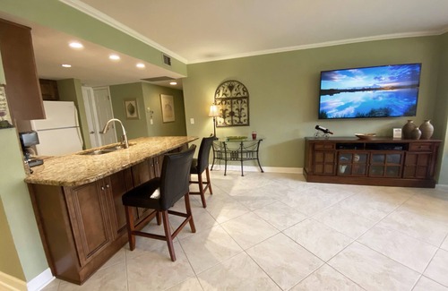 Siesta Key Condo | Ground Floor - Delightful and Totally Divine - Free Netflix, WI-FI, Chromcast