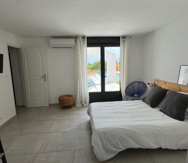 La Celle-sous-Gouzon Apartment | Ground floor of villa, sea view with private pool
