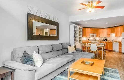Birch Bay Condo | Ground-floor garden condo with indoor pool, hot tub, tennis & racquetball