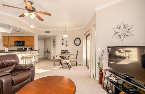 Kaufman And Broad At The Vineyards Condo | Ground Floor.Heated Pool! Hot Tub! Gas grill! 3 miles to Cardinal stad! 2 Kings!