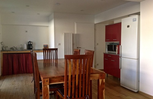 Ceret Apartment | Ground floor House ideally located with garden and private pool for rent.