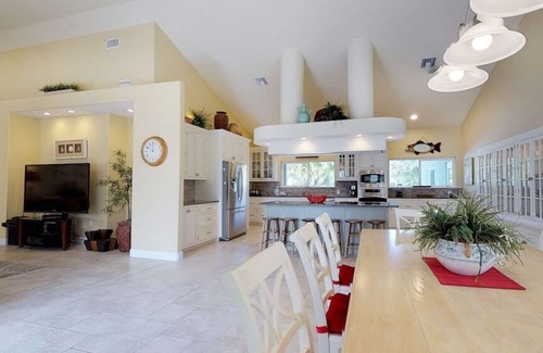 Holmes Beach House | Ground Floor Luxury Villa in Prime Location, Steps to Beach, Heated Pool/Spa