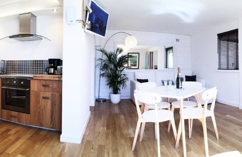 Les Sablettes Apartment | Ground floor of villa placed on the sand 10 m from the sea, on the Côte d'Azur