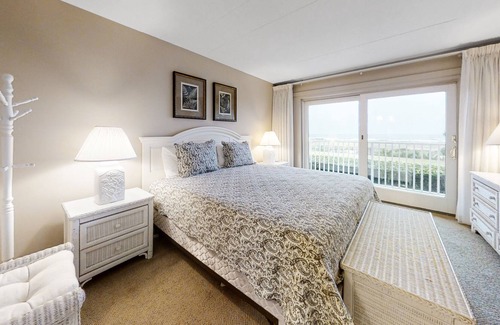 Fernandina Beach Condo | Ground-Floor Oceanfront Condo w/Covered Deck, Central AC, Shared Outdoor Pool