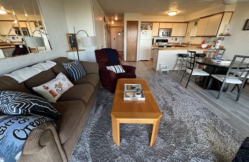Seaside Condo | Ground floor Oceanfront 2 blocks from downtown shopping and eateries