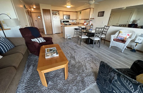 Seaside Condo | Ground floor Oceanfront 2 blocks from downtown shopping and eateries