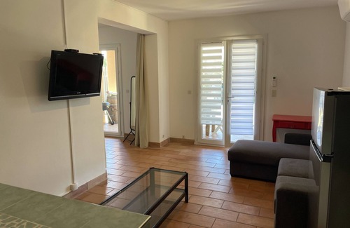 Mezzavia Apartment | Ground floor of a villa on the edge of Ajaccio