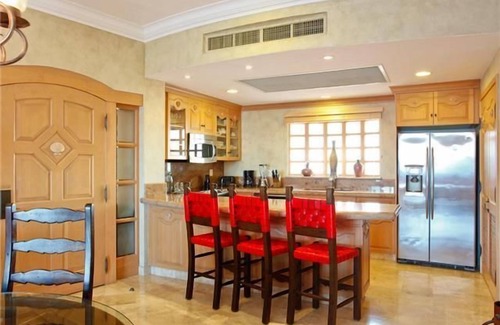 Los Cabos Condo | Ground floor-Rare 3 BR! Ocean view, steps from beach and pool!