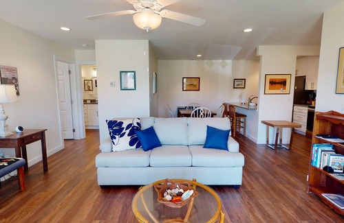 Port Aransas Condo | Ground Floor, Shared Pool, Hot Tub, Near Marina and Ferry, Pet Friendly