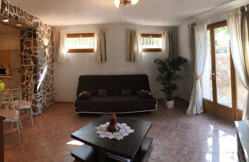 Afa House | GROUND FLOOR T3 for 4 persons with swimming pool 13,5x6 air-conditioned. 2 BEDROOMS