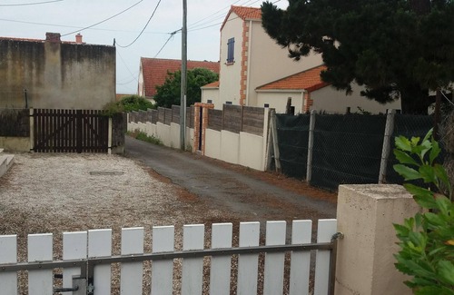 Prefailles House | Ground floor type III, 80 ml from the sea, 10 mm from the town center 60 m2