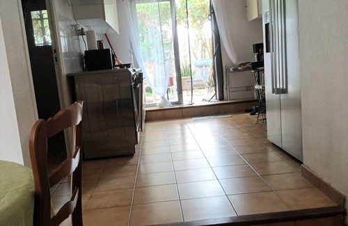 Gignac-la-Nerthe Apartment | Ground floor villa swimming pool 5 minutes from beaches