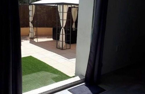 Toulon Villa | Ground floor villa sleeps 6 with swimming pool.