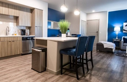 Camarillo Apartment | Ground Flr*King*SmartTV*WIFI*Airport*Beach