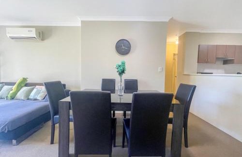 Thornlie Apartment | Ground Garden-Two King Beds&One Queen Bed