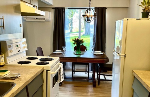 Port Alice Apartment | Ground Level 2 Bed 1 Bath Apartment with AC- Peak a boo Ocean views