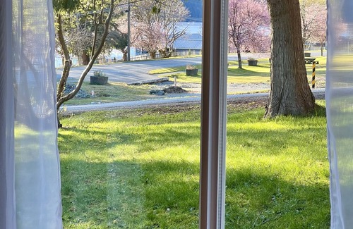 Port Alice Apartment | Ground Level 2 Bed 1 Bath Apartment with AC- Peak a boo Ocean views