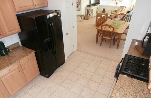 Rehoboth Beach Condo | Ground Level 3BR Condo w/Pool/Gym/Parking