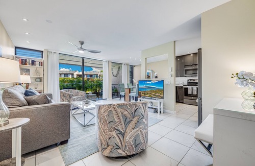 Kihei Condo | Ground level beach chic condo directly across from the beach! Pool & BBQ!