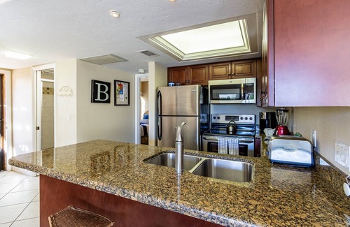 Siesta Key Condo | Ground-Level Condo | Beach Access, Pool & Canal Views | Walk to Everything