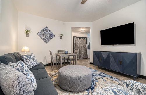 Southeast Omaha Apartment | Ground-Level Cozy Modern Retreat