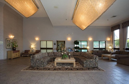 Parkrose House | GROUP ESCAPE! TWO COMFY UNITS, POOL, PARKING