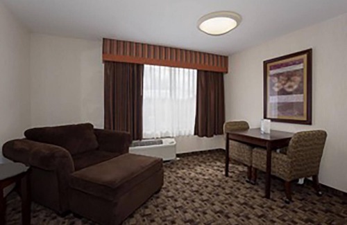 Parkrose House | GROUP ESCAPE! TWO COMFY UNITS, POOL, PARKING