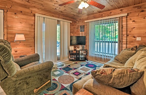 Springville Cabin | Group-Friendly Cabin on Kentucky Lake!