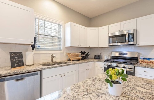 Marietta House | Group Friendly Fam Fun: 5Bed, 2 levels, Pool Table, FirePit, BBQ Grill, SwingSet