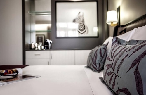 Gaborone Hotel | Group Getaway! 4 Contemporary Units with Free Parking and Shuttle, Outdoor Pool!