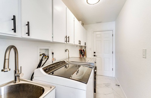 Port Charlotte - Charlotte Harbor Cottage | Group Getaway: Luxe Lakeside Gem in Port Charlotte