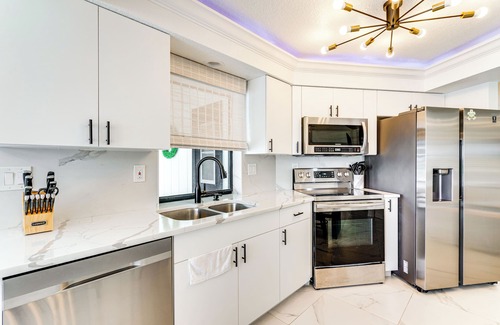 Port Charlotte - Charlotte Harbor Cottage | Group Getaway: Luxe Lakeside Gem in Port Charlotte