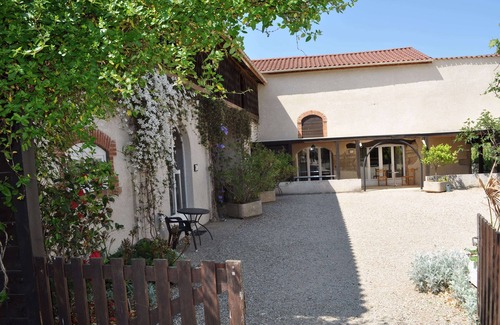 Lyon House | Group gite on the outskirts of Lyon Sleeps 39
