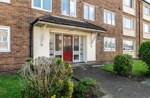 Speke Apartment | Group Stay Sleeps 8 Speke