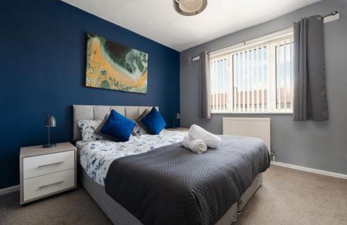 Speke Apartment | Group Stay Sleeps 8 Speke