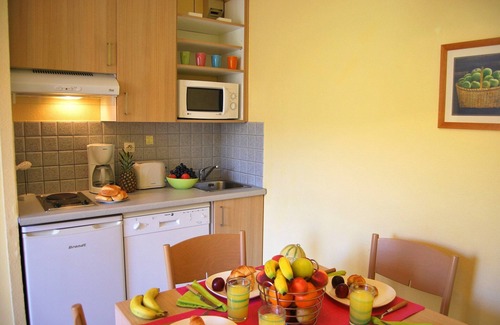 Cerbere Apartment | Group Stay with Shared Pool