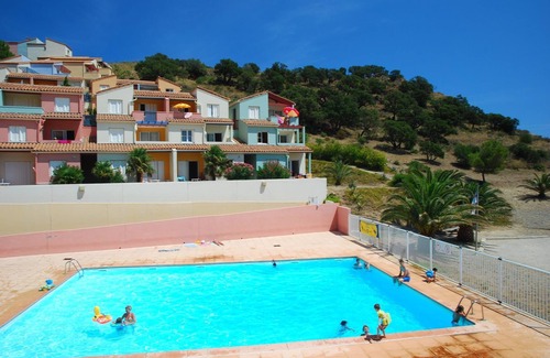 Cerbere Apartment | Group Stay with Shared Pool