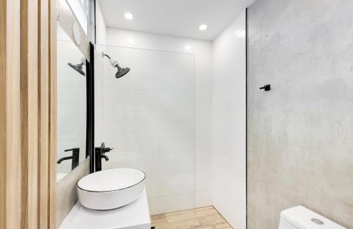 Santurce Apartment | Group Vacation Home Steps from Beach and Nightlife