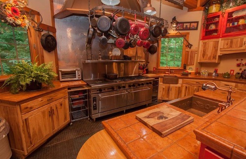 Helmsburg Cabin | groups of 10-16