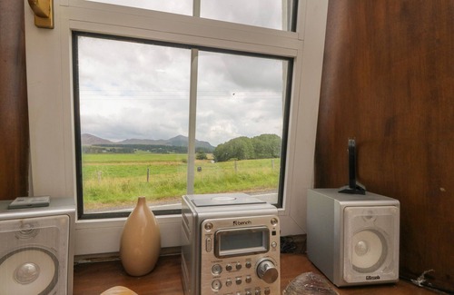 Newtonmore Cottage | GROUSE COTTAGE, romantic, character holiday cottage in Laggan
