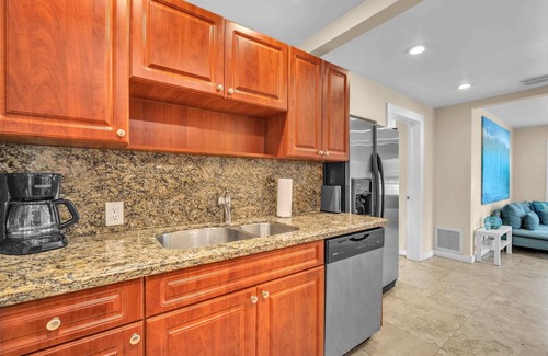 Southwest Coconut Grove House | Grove Bay Bungalow 2/2 | Gated Cottage Walk to Bay