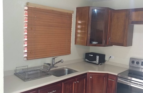 Camperdown Apartment | Grove Park Chill Spot.24 hrs security
