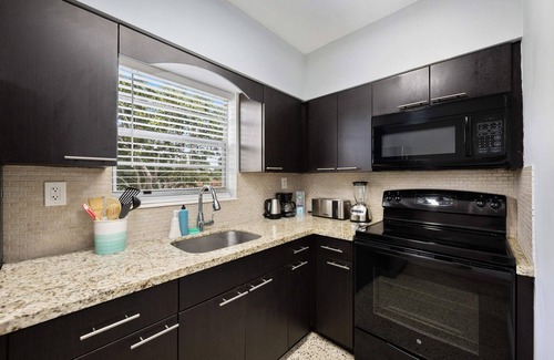 Coral Way Apartment | GROVE27-4 | tranquility near chic neighborhood