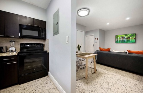 Coral Way Apartment | GROVE27-4 | tranquility near chic neighborhood