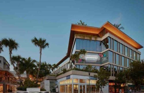 Coconut Grove Apartment | GroveO6 10 minutes from the Beach