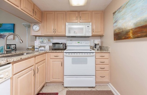 Gulf Shores Condo | GS Surf & Racquet! Short walk to the BEACH! ~ 1 BR Condo