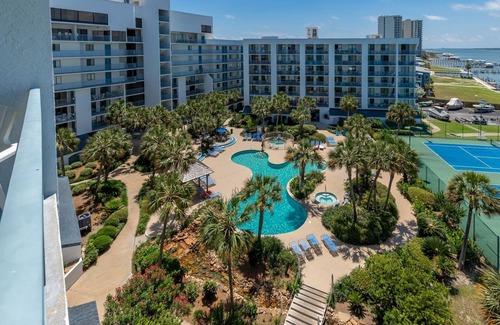 Gulf Shores Condo | GS Surf & Racquet! Short walk to the BEACH! ~ 1 BR Condo