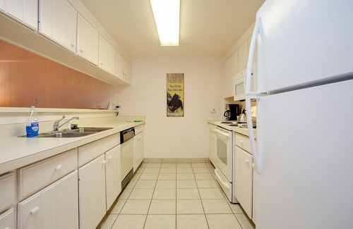 Steamboat Springs Condo | GSQ32 | Nice Views | Huge Private Deck | Steps from Steamboat Square