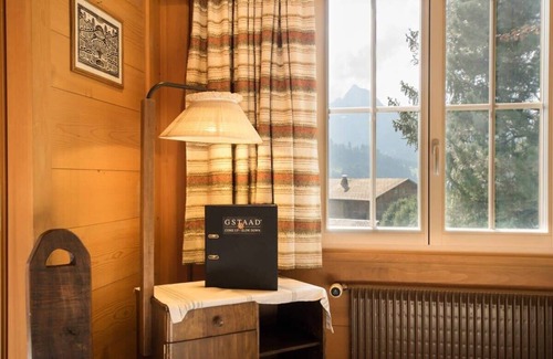 Saanen Ski Chalet | Gstaad Duplex Flat - Amazing Lake Chalet with pond