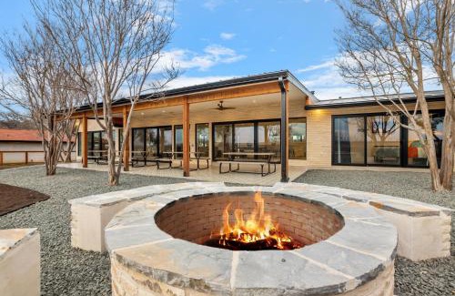 Kerrville House | Guadalupe Bluff Modern House